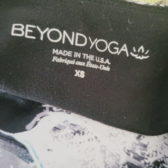Beyond Yoga Printed Legging Womens Size XS Multicolor Athletic Mid Rise Crop - Picture 3 of 5